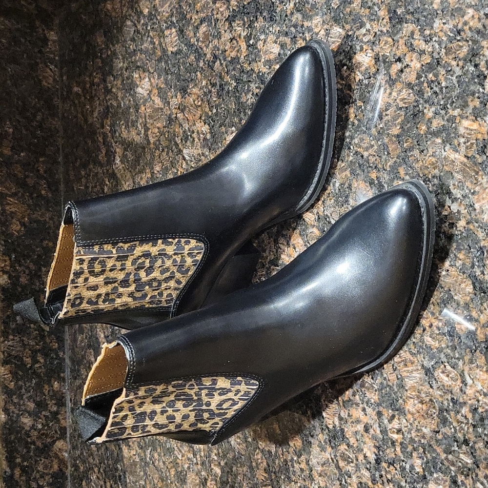 Very Volatile Belmore Ankle Boots Women's size 7.5 Black